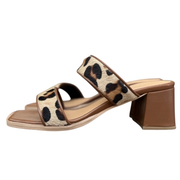 sandalo Viola in pelle animalier maculato