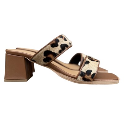sandalo Viola in pelle animalier maculato