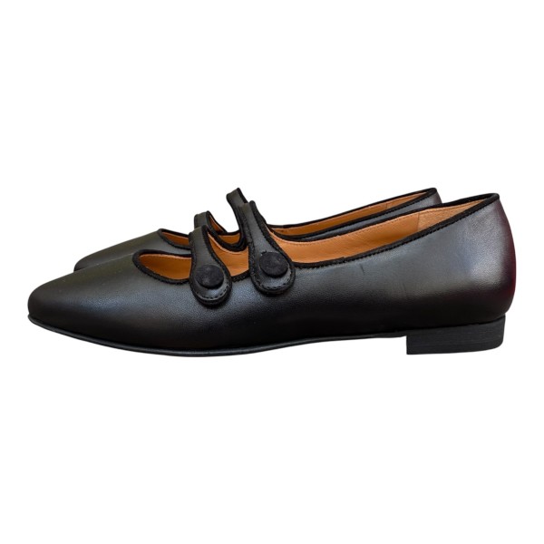 ballerina Katia in pelle nera