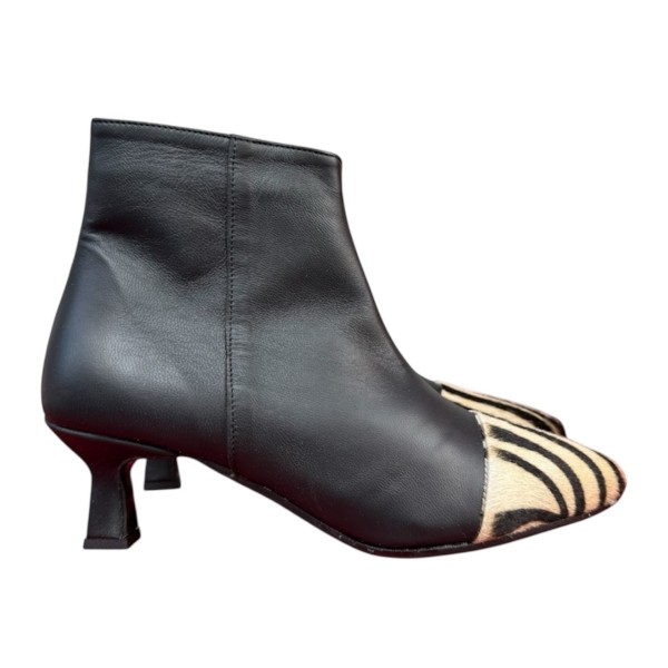 stivaletto Giuly in pelle nero e inserto animalier