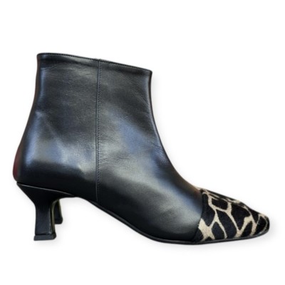 stivaletto Giuly in pelle nero e inserto animalier giraffa