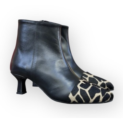 stivaletto Giuly in pelle nero e inserto animalier giraffa
