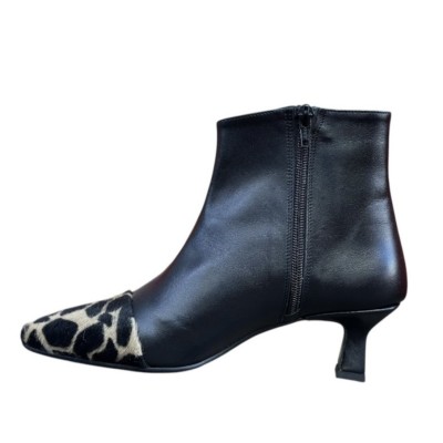 stivaletto Giuly in pelle nero e inserto animalier giraffa