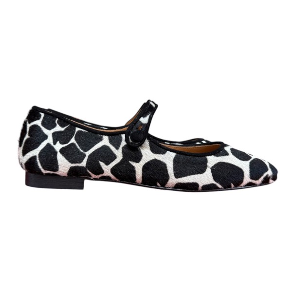 ballerina Chiara in pelle animalier giraffa fondo bianco