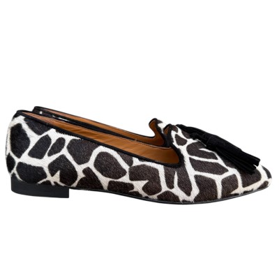 ballerina Grazia in pelle animalier giraffa fondo bianco profilo nero