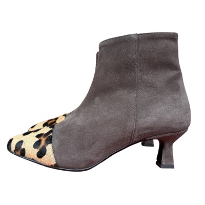 stivaletto Giuly in camoscio tortora e inserto animalier maculato