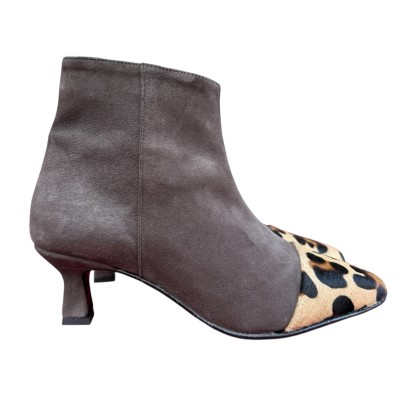 stivaletto Giuly in camoscio tortora e inserto animalier maculato