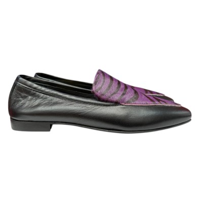 mocassino Carol in pelle nero e inserto animlaier viola