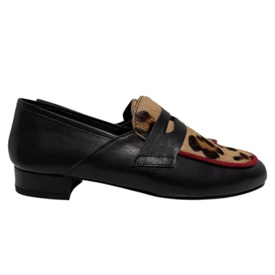 mocassino Benny in pelle nero  e inserto animalier maculato
