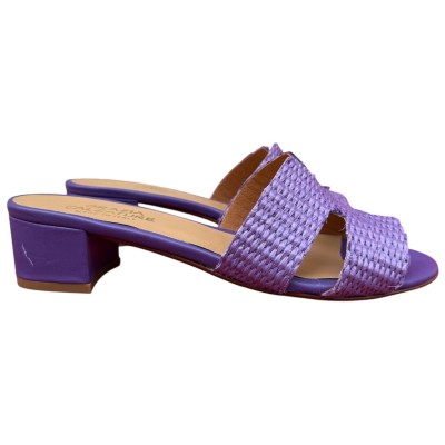 scalzatina Elba in rafia viola.