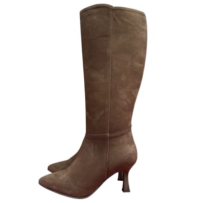 Stivale Tommy in nabuk cioccolato.