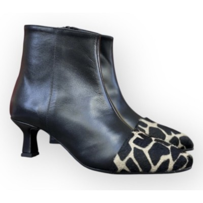 stivaletto Giuly in pelle nero e inserto animalier giraffa