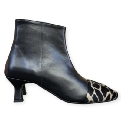 stivaletto Giuly in pelle nero e inserto animalier giraffa