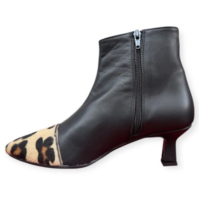 stivaletto Giuly in pelle nero e inserto animalier maculato