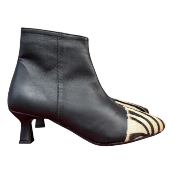 stivaletto Giuly in pelle nero e inserto animalier zebra