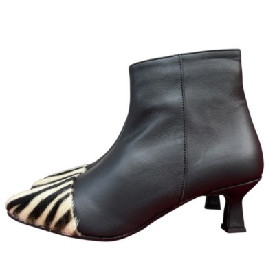 stivaletto Giuly in pelle nero e inserto animalier zebra