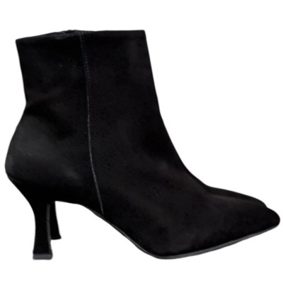 stivaletto Ariete in camoscio nero.