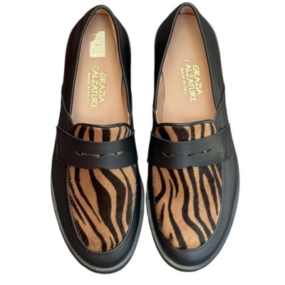 mocassino Holly in pelle nero e inserto animalier tigre