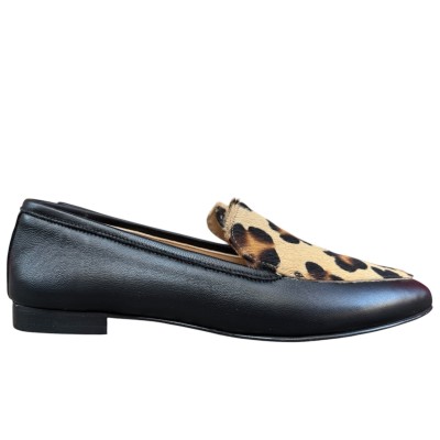 mocassino Carol in pelle nero e inserto animalier maculato